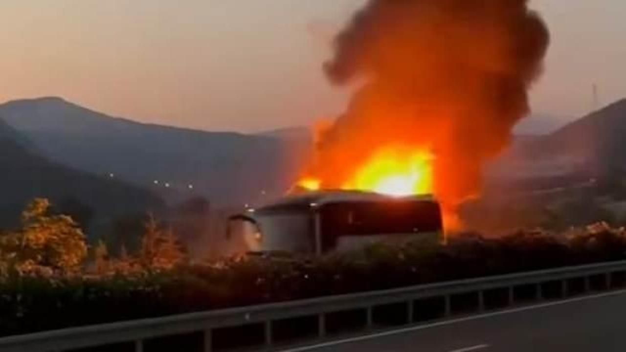 Yolcu otobüsü alev alev yandı