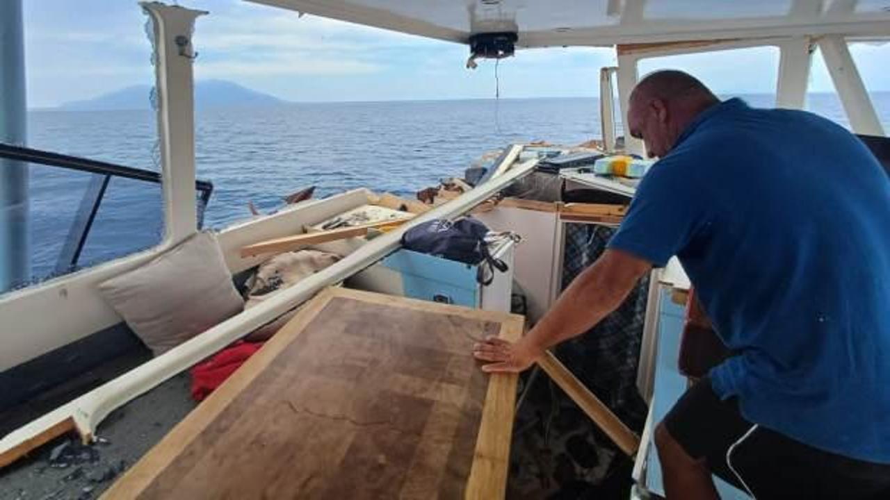 Yunan unsurları haddi aştı! T&uuml;rk balık&ccedil;ının teknesini par&ccedil;aladılar...