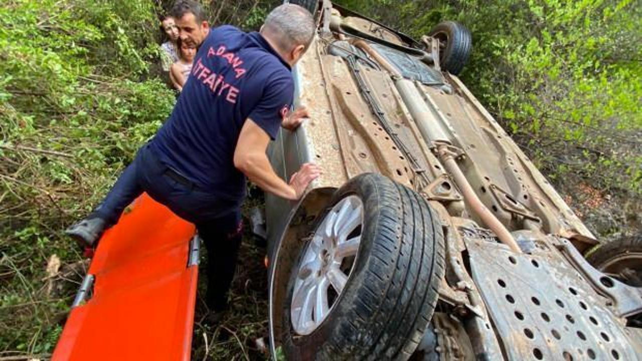 Adana'da yoldan çıkan otomobil devrildi: 7 yaralı