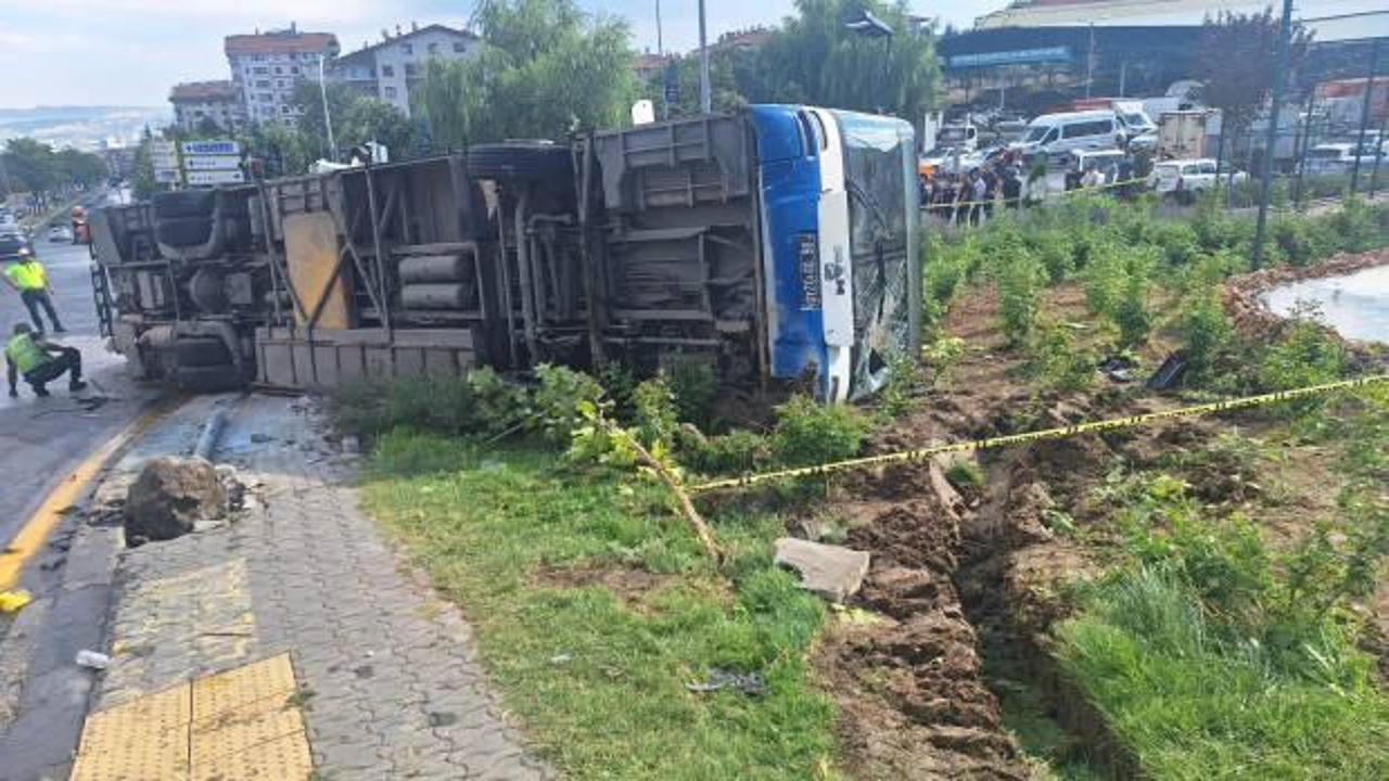 Ankara'da belediye otobüsü devrildi: 5 yaralı