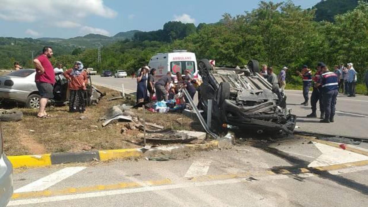 Düğün yolunda feci kaza! 3'ü ağır 9 yaralı