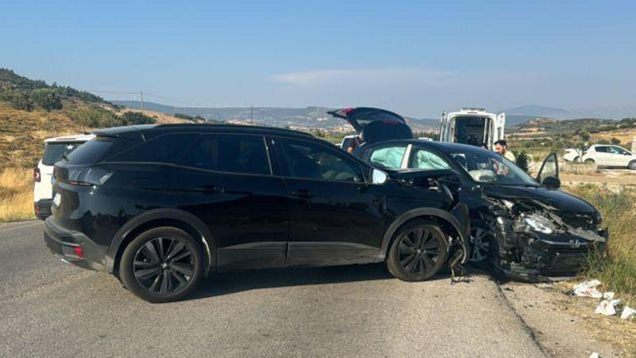 İzmir'de iki trafik kazasında 8 kişi yaralandı