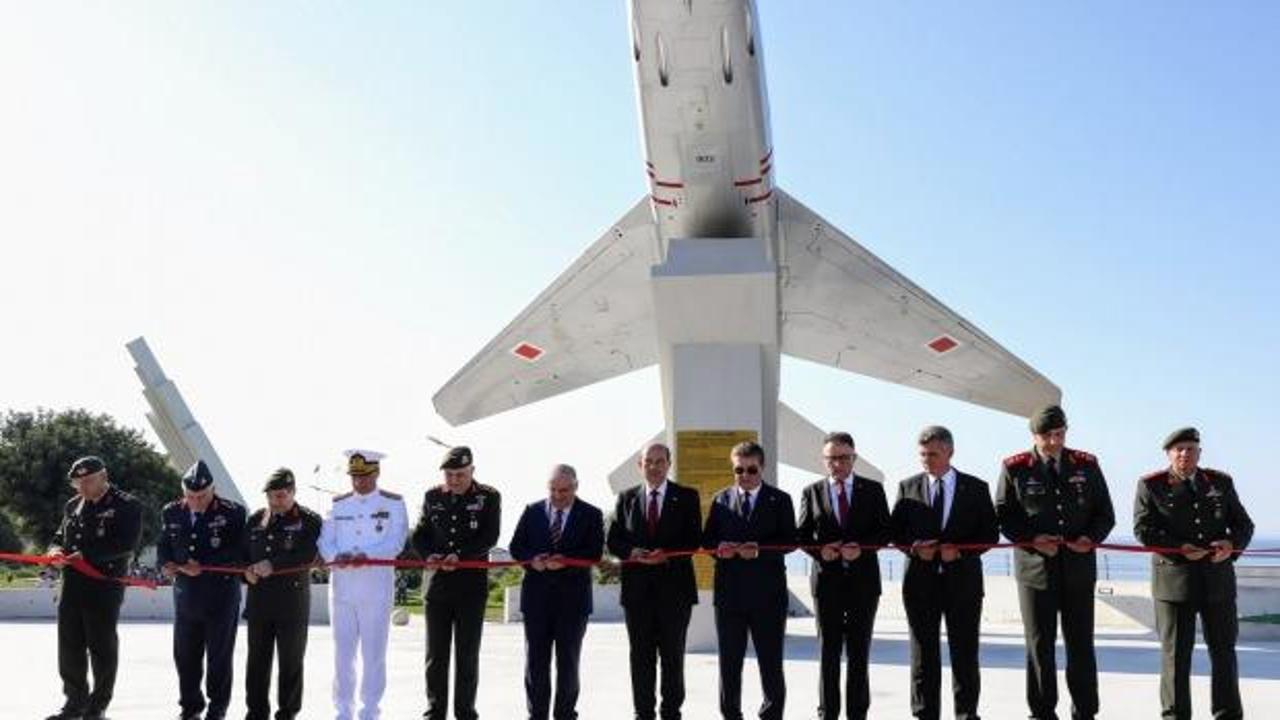 Kıbrıs Barış Harekatı'nda kullanılan F-100 uçağı, KKTC'de anıt olarak sergileniyor