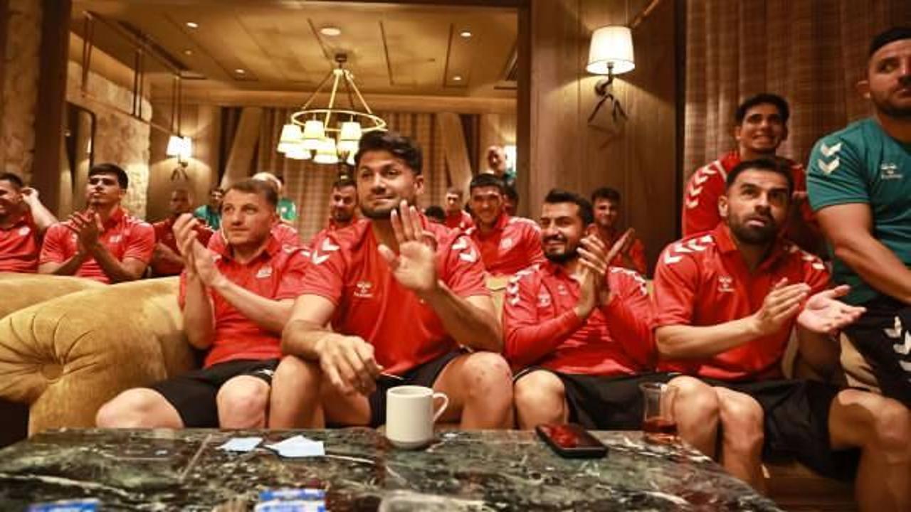Mecnun Otyakmaz, Sivasspor'la vedalaştı