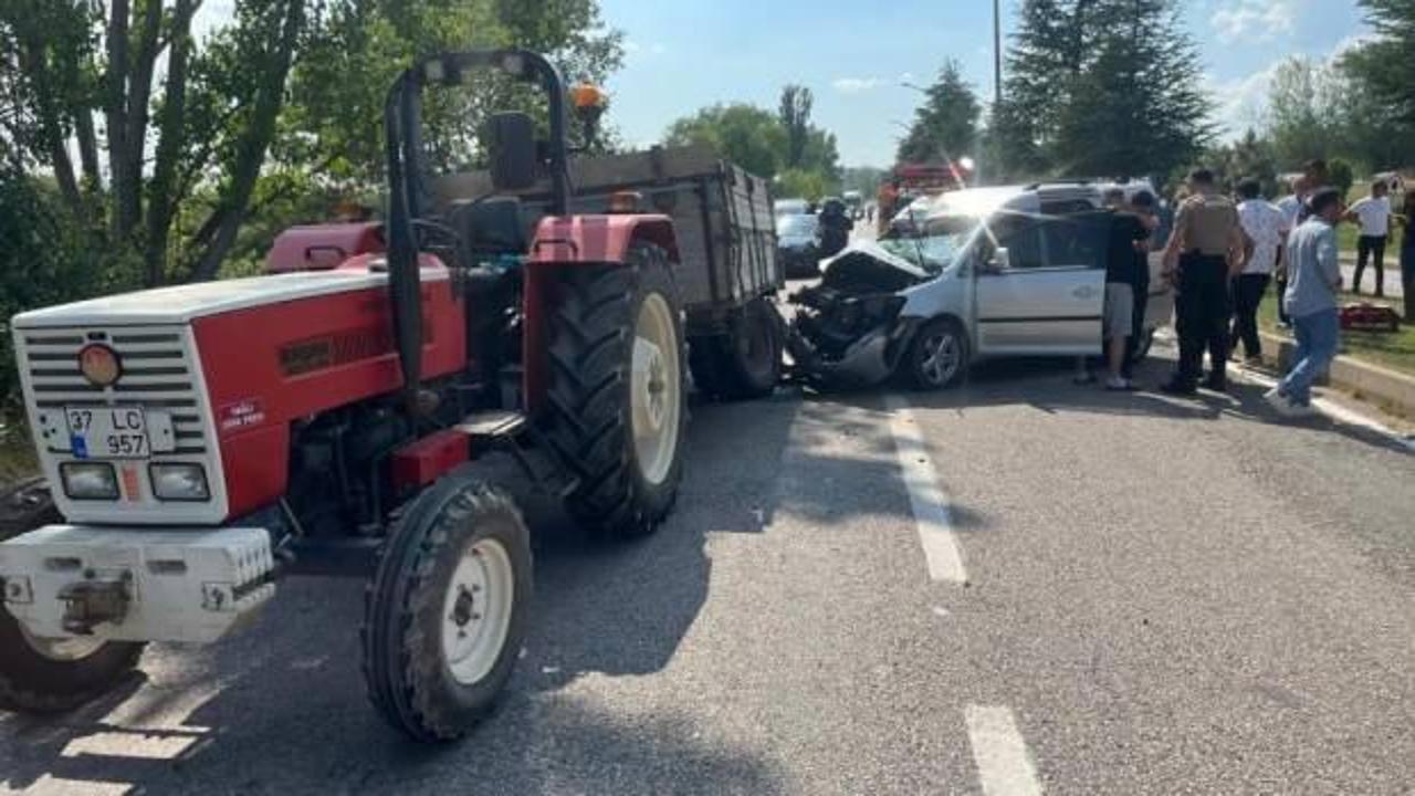 Trakt&ouml;r r&ouml;morkuna arkadan &ccedil;arpan ara&ccedil; hurdaya d&ouml;nd&uuml;: 5 yaralı