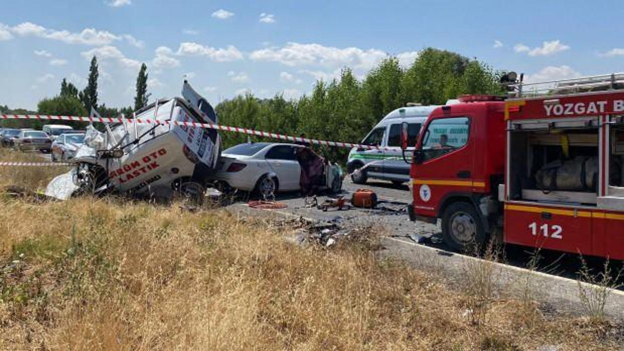 Korkun&ccedil; kazada &ouml;l&uuml; sayısı arttı: 4 kişi hayatını kaybetti