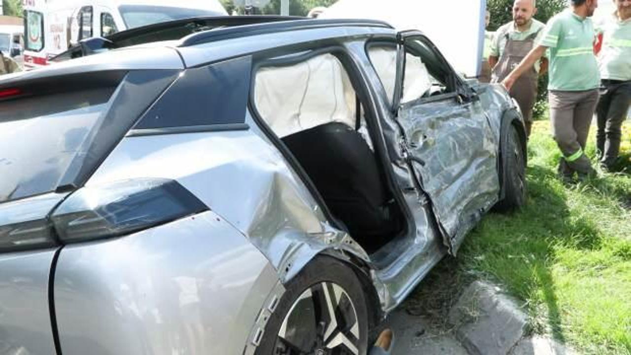 Kırmızı ışılkta ge&ccedil;en minib&uuml;s dehşet sa&ccedil;tı: 1&rsquo;i ağır 6 yaralı