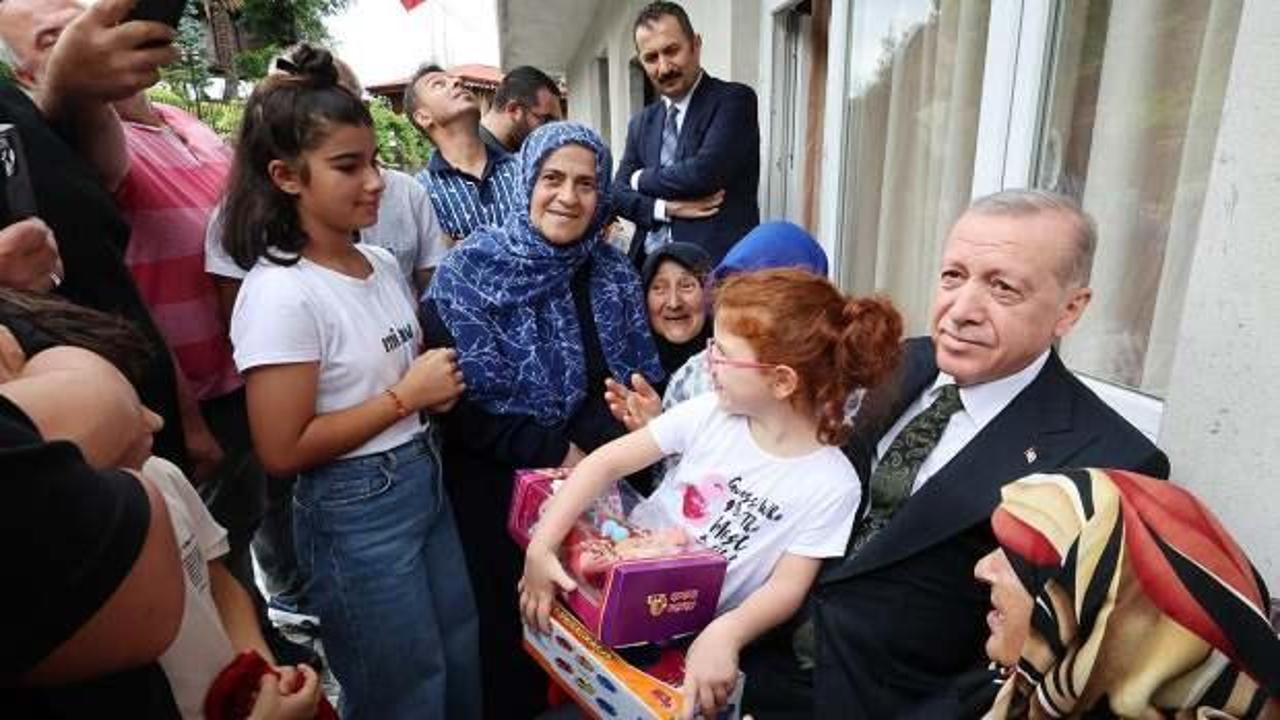 Cumhurbaşkanı Erdoğan, memleketi Rize'de komşularını ziyaret etti