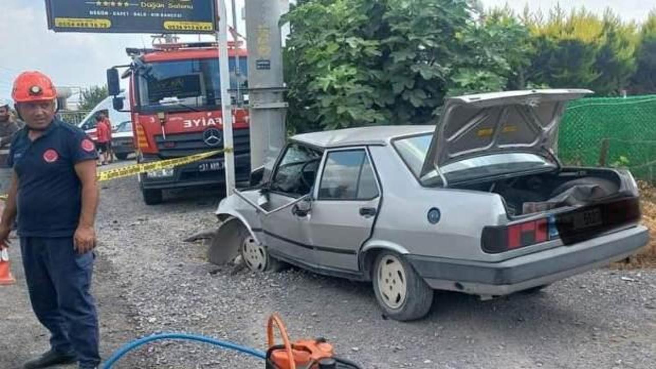 Hatay'da direğe çarpan otomobilin sürücüsü öldü