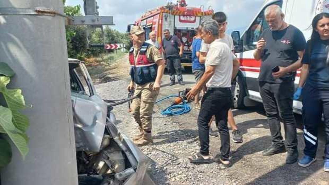 Hatay'da otomobil aydınlatma direğine çarptı! Sürücü öldü