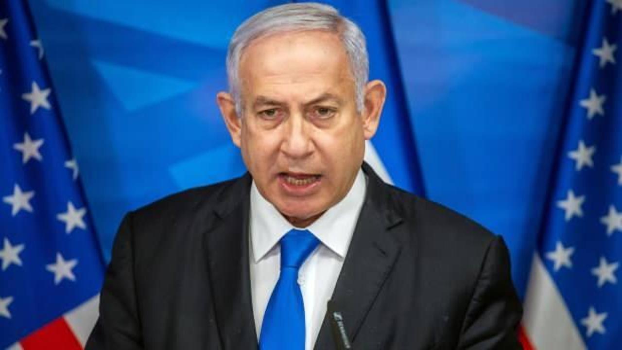 Katil Netanyahu'nun ABD'de kaldığı otele "Tutuklayın" yazısı yansıtıldı