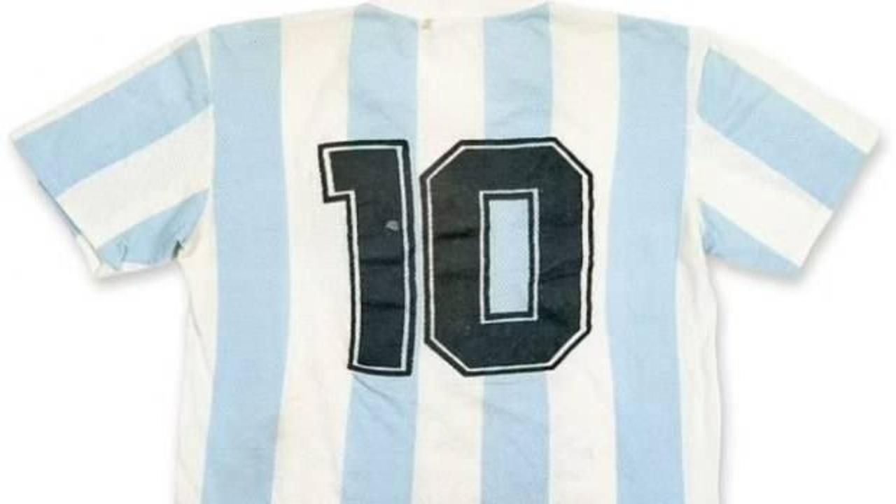 Maradona'nın efsane forması için yüksekten uçtular