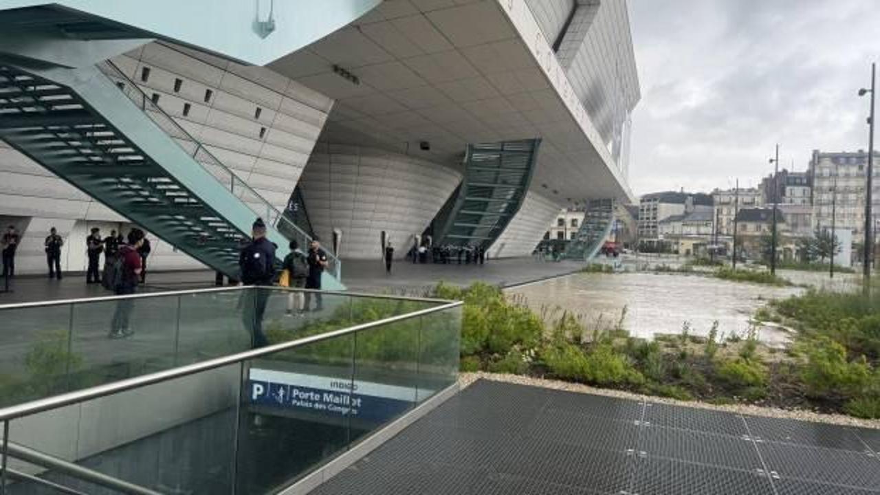 Paris'te metro seferlerinde aksama