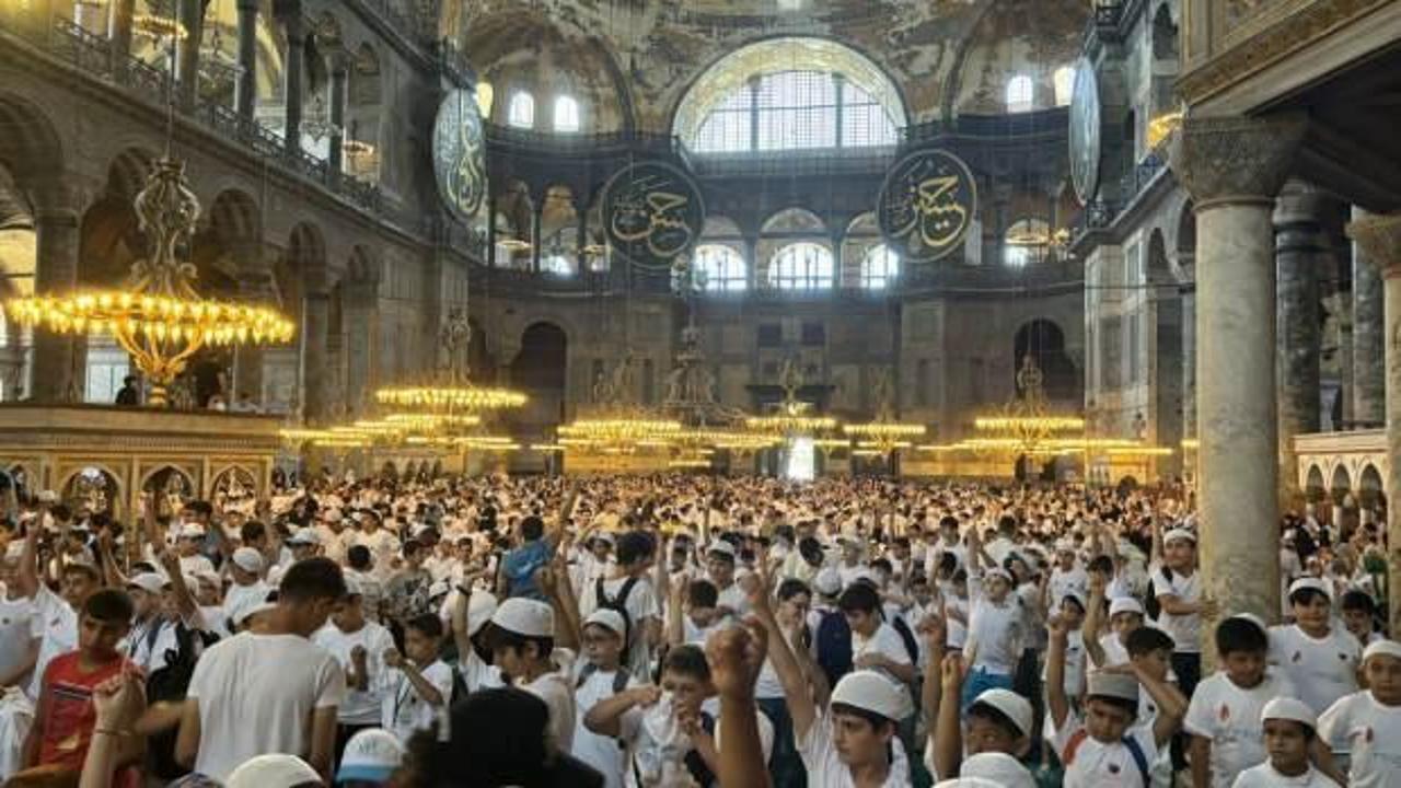 TÜGVA'nın yaz okuluna giden öğrenciler Ayasofya-i Kebir Cami-i Şerifi'nde buluştu