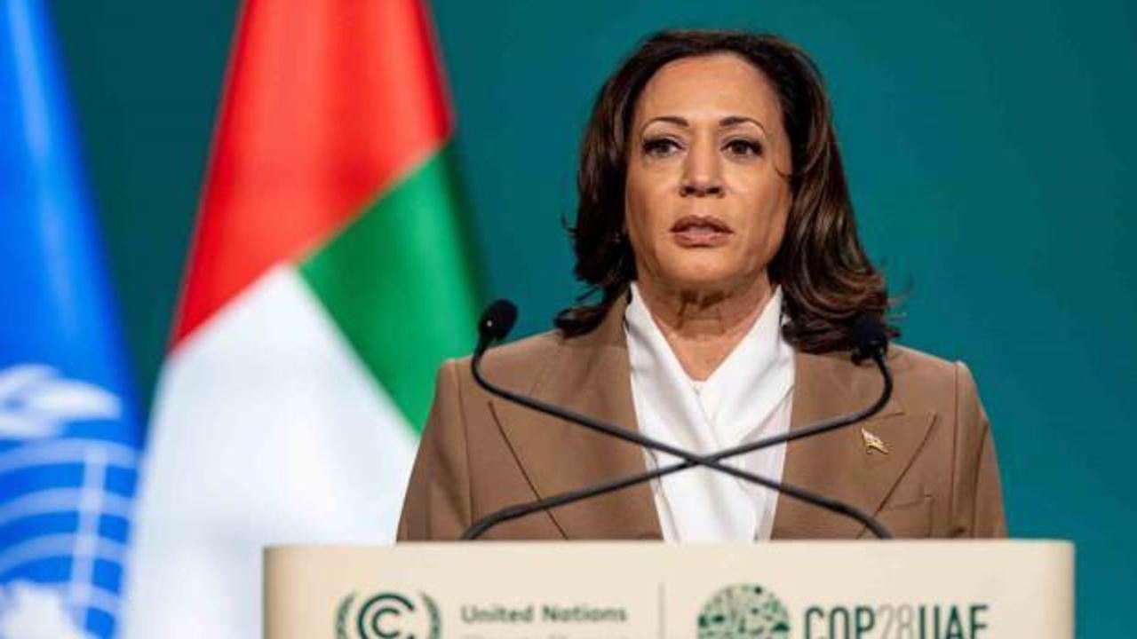 ABD'de son se&ccedil;im anketine g&ouml;re Kamala Harris az farkla Trump'ın &ouml;n&uuml;nde