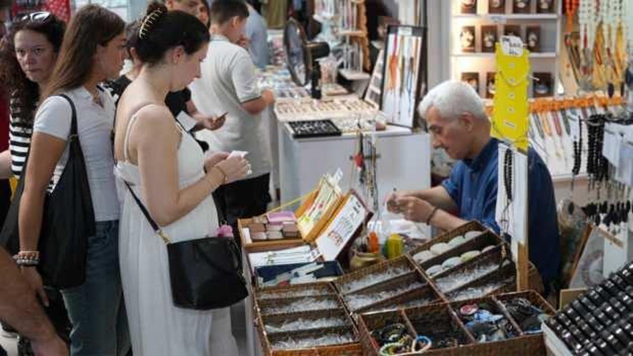 5 TL&rsquo;lik şişeleri 50 Euro'ya Avrupa'ya satıyor