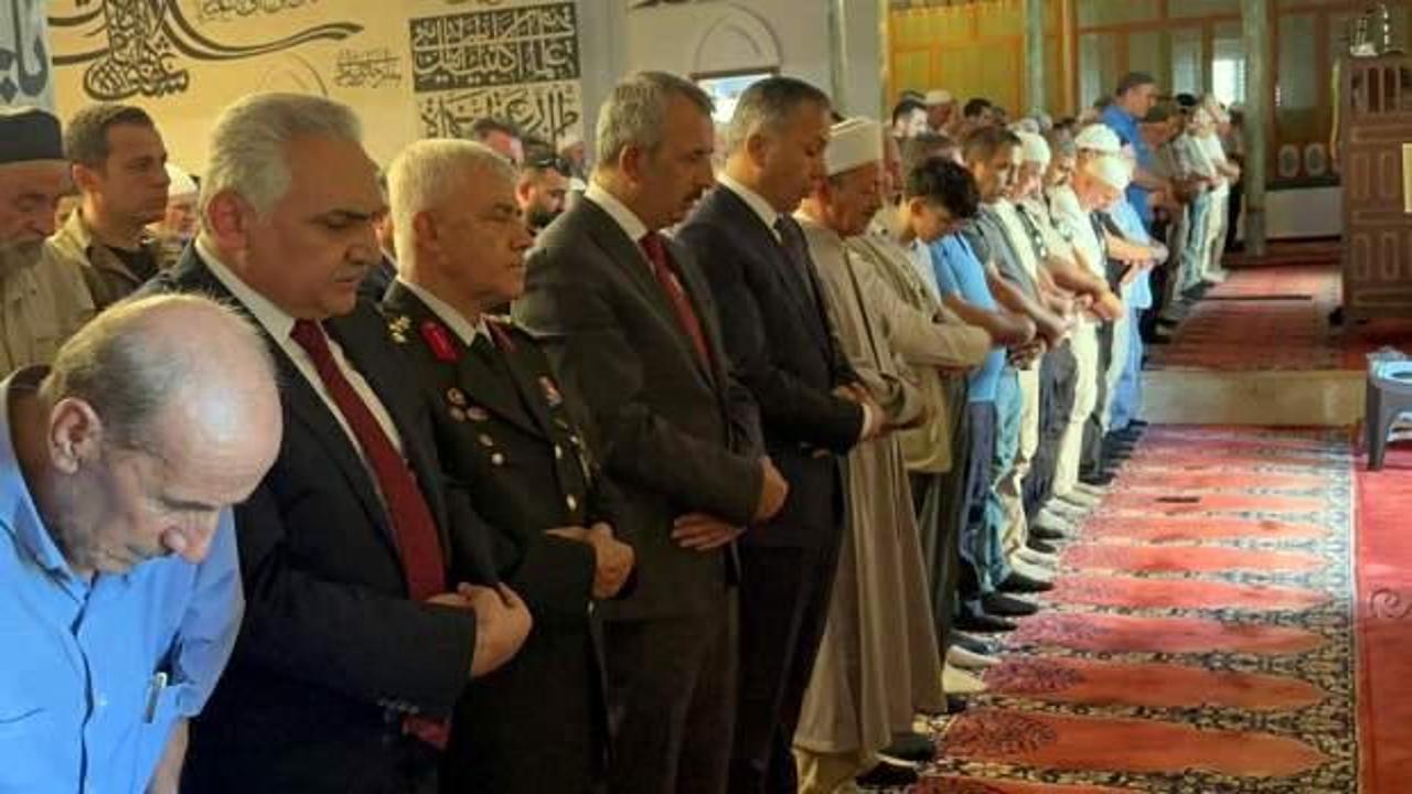 Bakan Yerlikaya,  gıyabi cenaze namazına katıldı