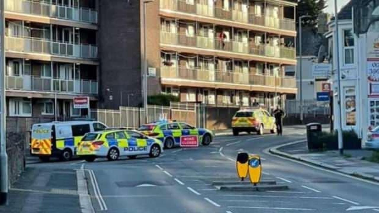 İngiltere'de sığınmacıların kaldığı oteli yakmaya çalıştılar!