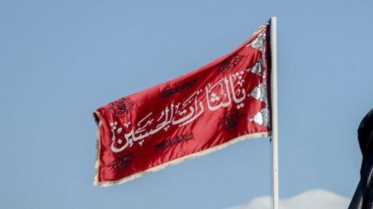 İran'da intikam anlamına gelen kırmızı sancak g&ouml;ndere &ccedil;ekildi
