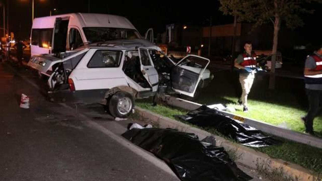 İş&ccedil;i minib&uuml;s&uuml; ile otomobil &ccedil;arpıştı: 2 &ouml;l&uuml;, 10 yaralı