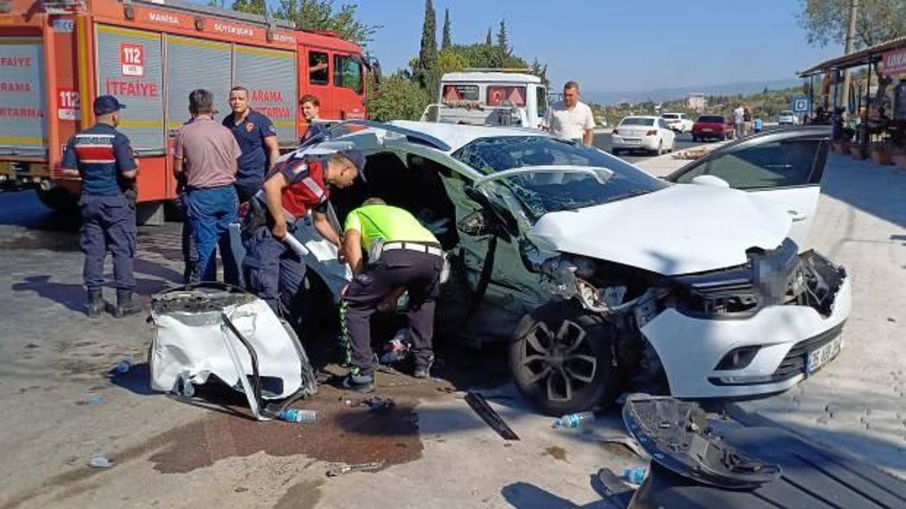 Manisa'da feci kaza: &Ouml;l&uuml; ve yaralılar var