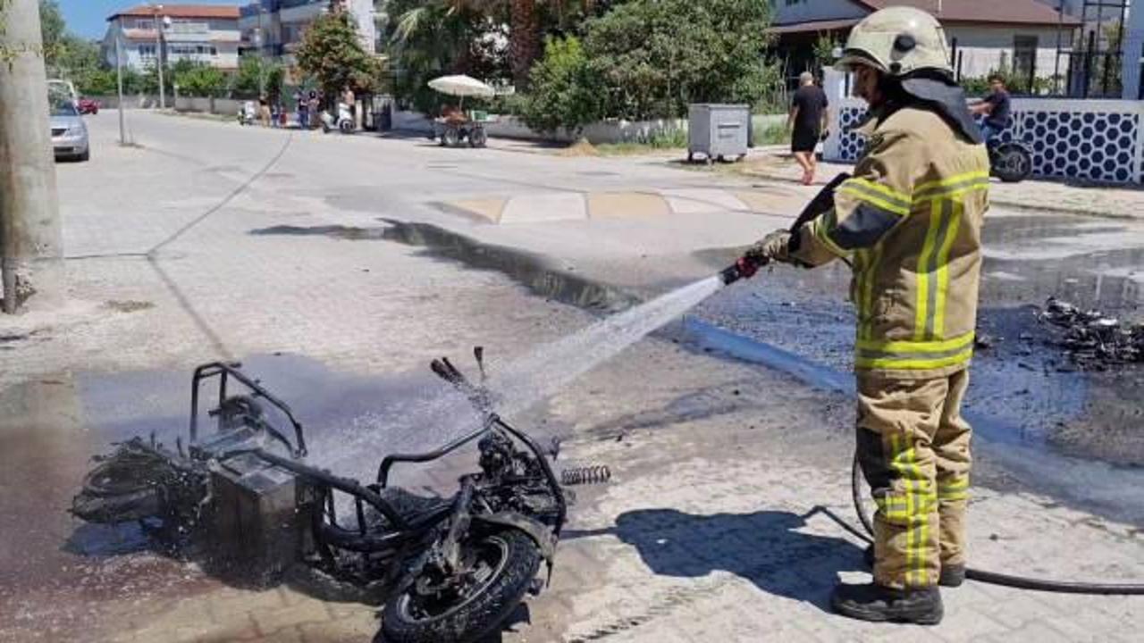Seyir halindeki elektrikli bisiklet alev aldı