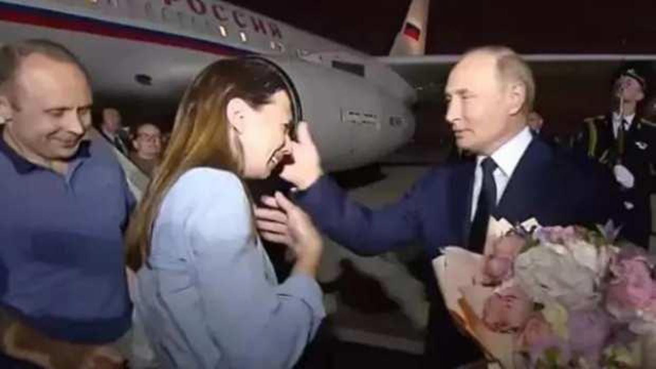 Vladimir Putin, Rus esirleri havaalanında karşıladı