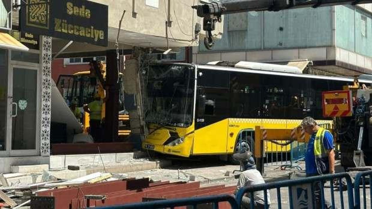 Pendik'te İETT otobüsünün çarptığı binanın kolonları güçlendirildi