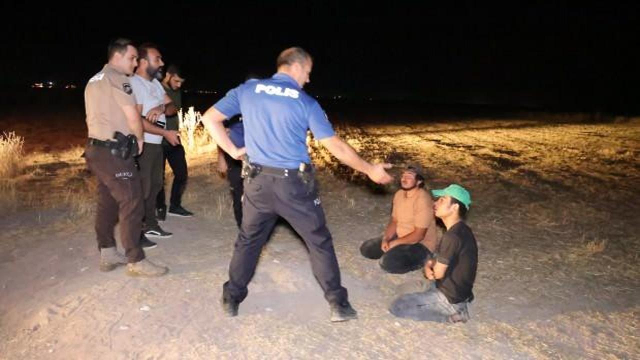 Aksaray'da kaçak göçmenler arpa tarlasında yakalandı