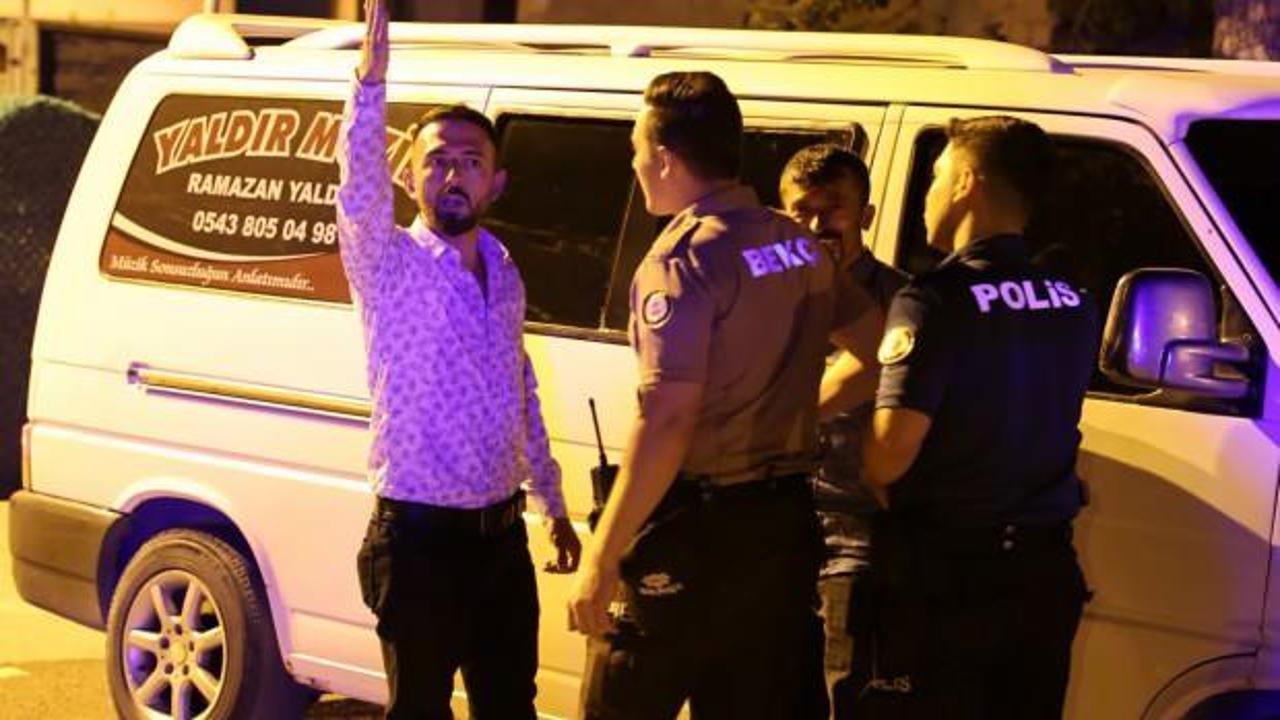 Direksiyon başında alkoll&uuml; yakalanan m&uuml;zisyenden ilgin&ccedil; s&ouml;zler: &Ccedil;ek, zaten meşhurum!