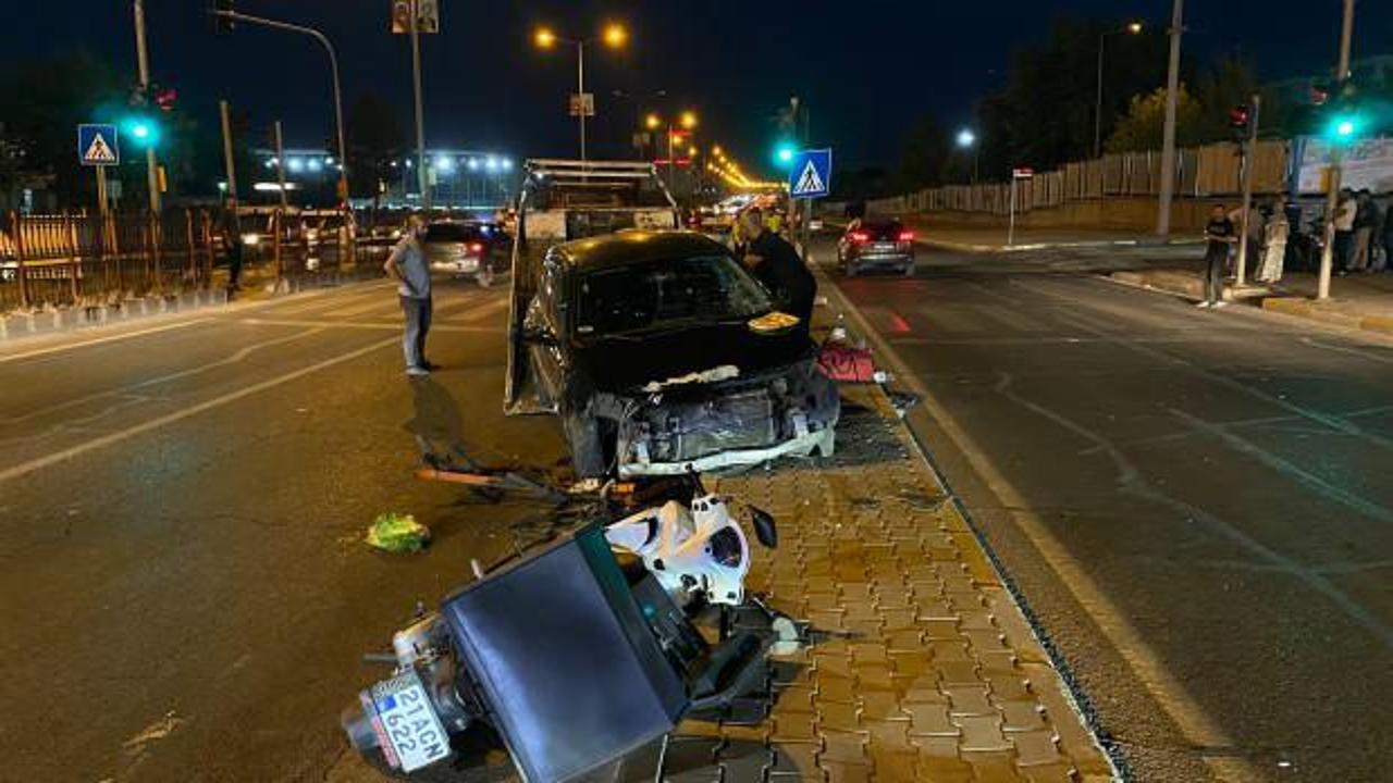 Diyarbakır&rsquo;da dehşet! Alkoll&uuml; s&uuml;r&uuml;c&uuml;, yayalara ve motosiklete &ccedil;arptı: 5 yaralı