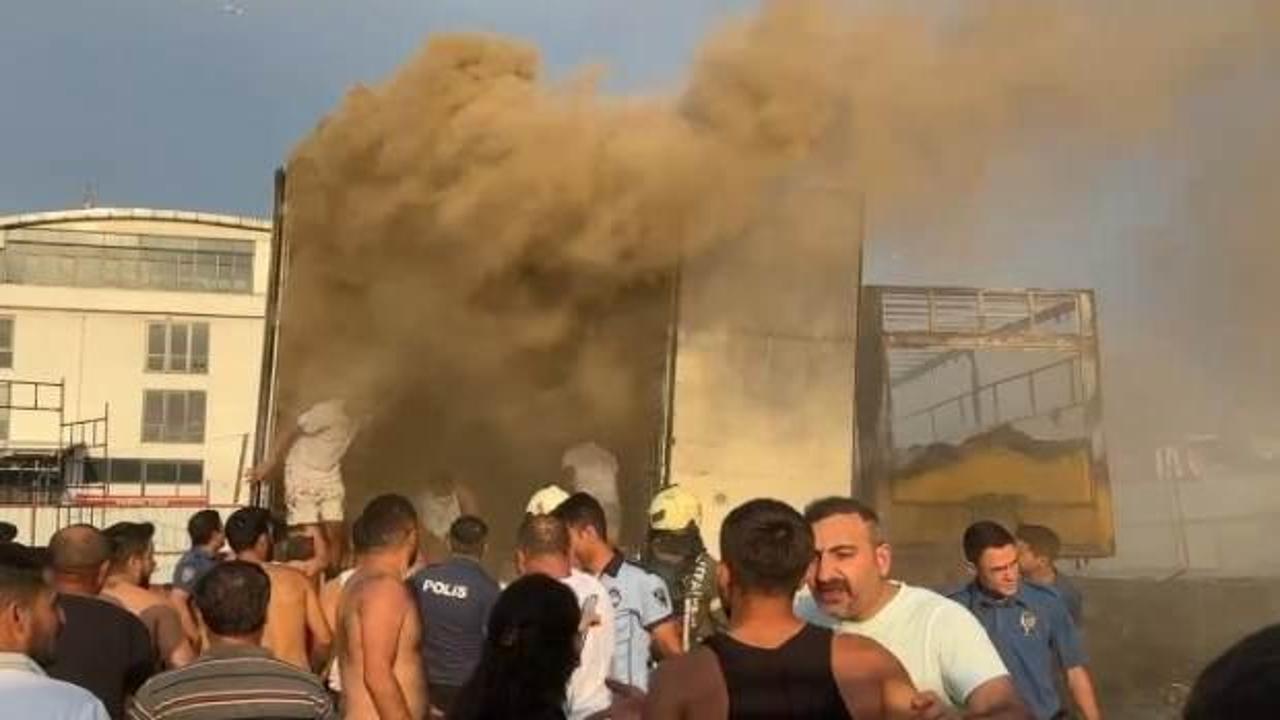 Esenyurt'ta hareketli saatler! Park halindeki tır alev alev yandı