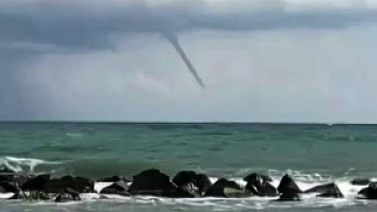 G&ouml;r&uuml;nt&uuml;ler Sakarya'dan! Hortum oluştu, g&ouml;renler telefona sarıldı