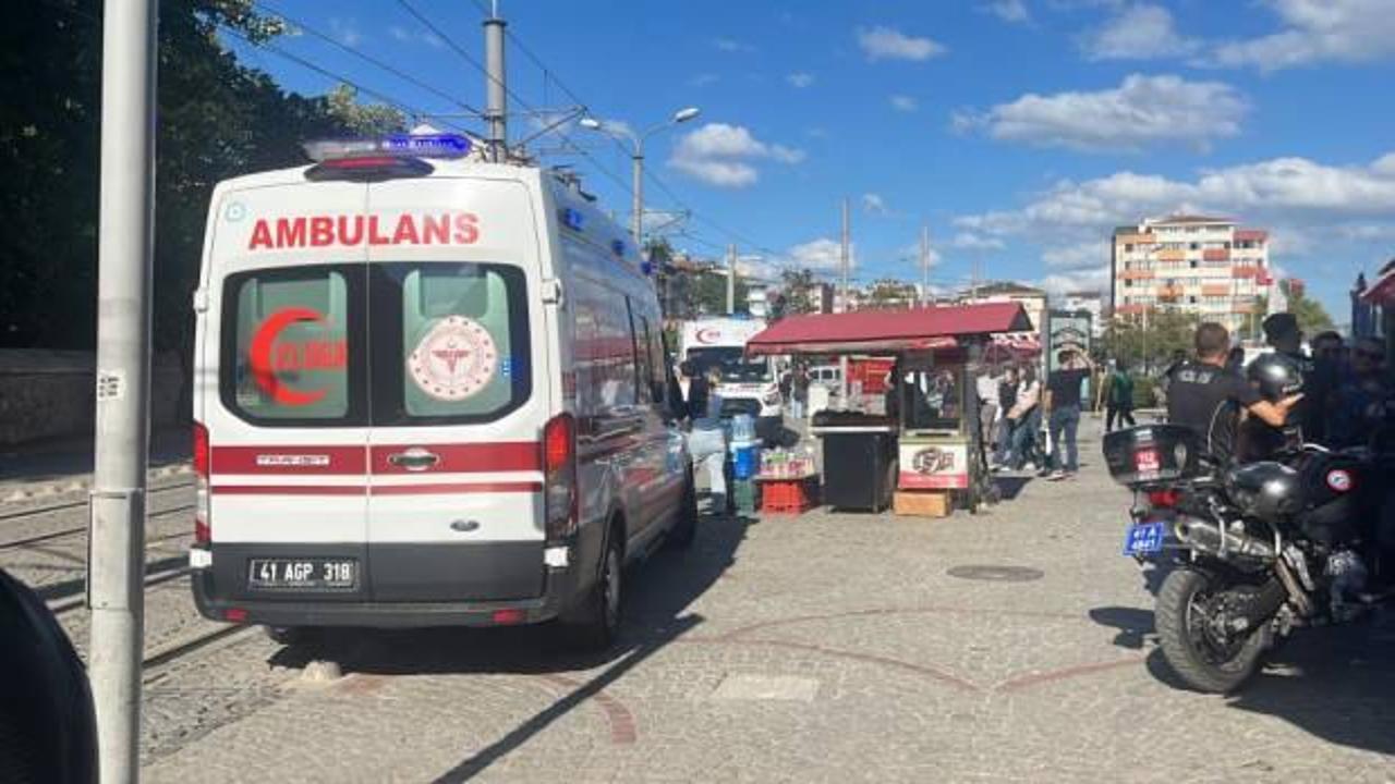 Kendisine sigara vermeyenleri bı&ccedil;akladı: 4 yaralı