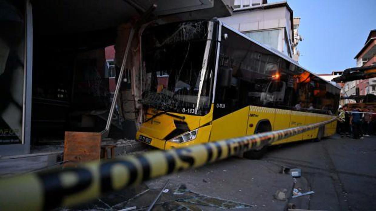 Son dakika: Pendik'te İETT otobüsü dükkana daldı: Yaralılar var