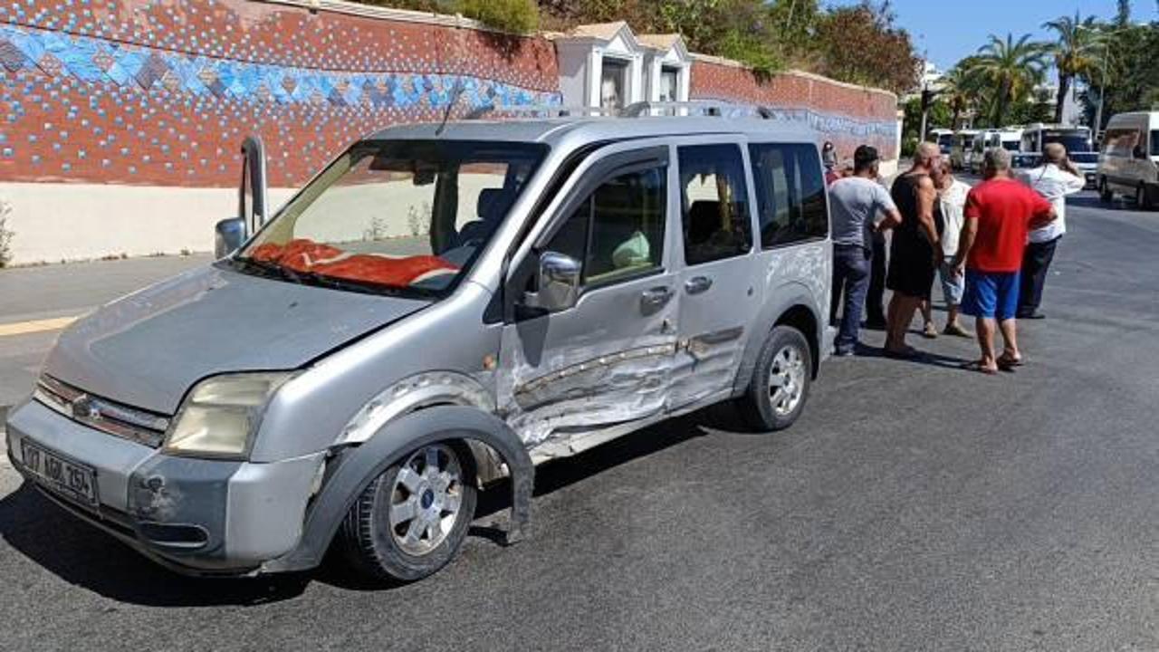 Antalya'da zincirleme kaza: Yaralılar var!