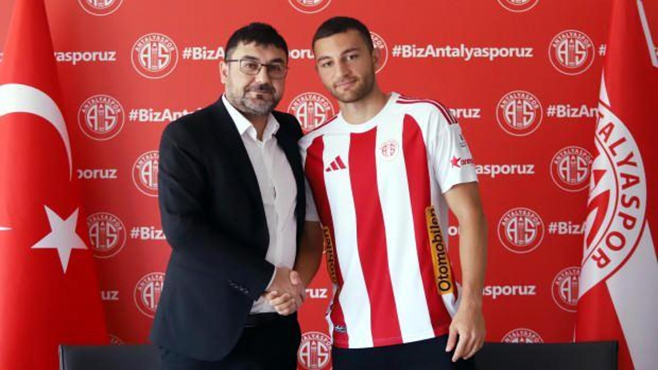 Emrecan Uzunhan, Antalyaspor'a imzayı attı