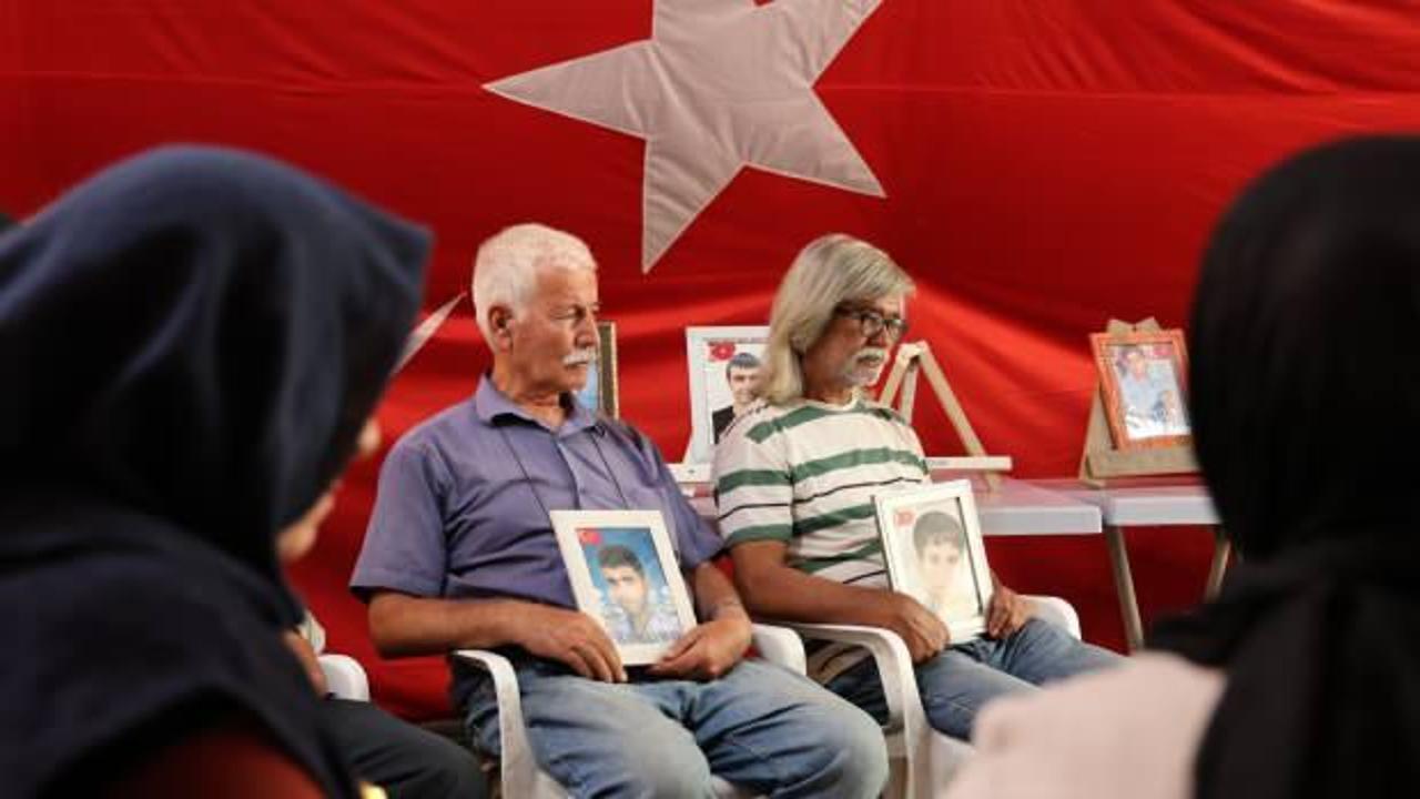 Evlat n&ouml;betindeki babadan oğluna sitem: Elindeki kalemi aldılar silah verdiler