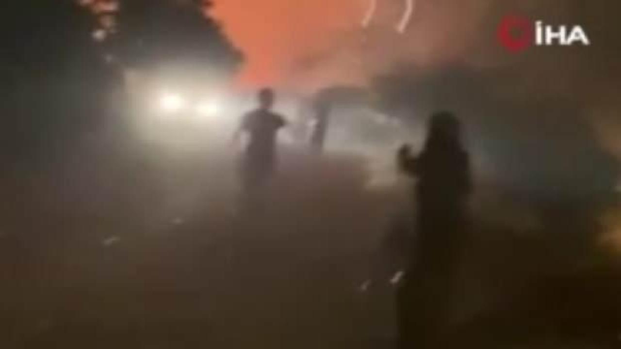 Evlerine alevlerin yaklaştığı vatandaşlar panik halinde kaçtı
