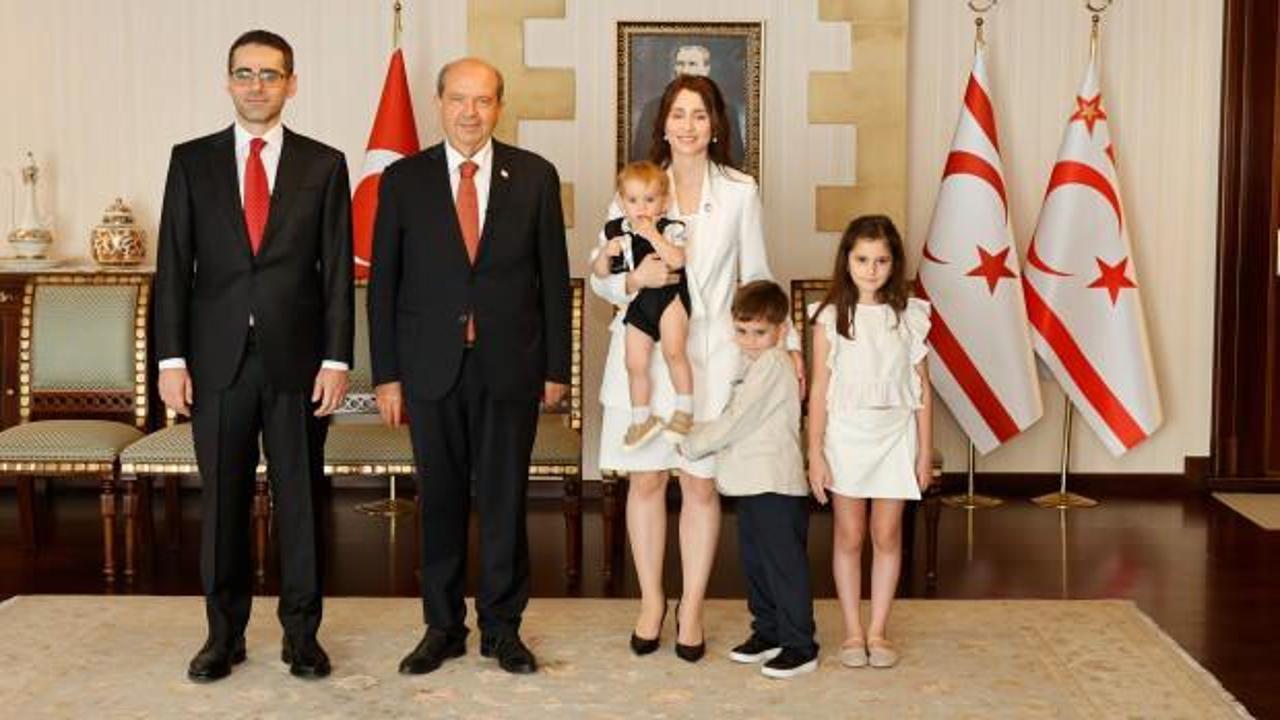 Lefkoşa B&uuml;y&uuml;kel&ccedil;isi Yasin Ekrem Serim g&uuml;ven mektubunu sundu