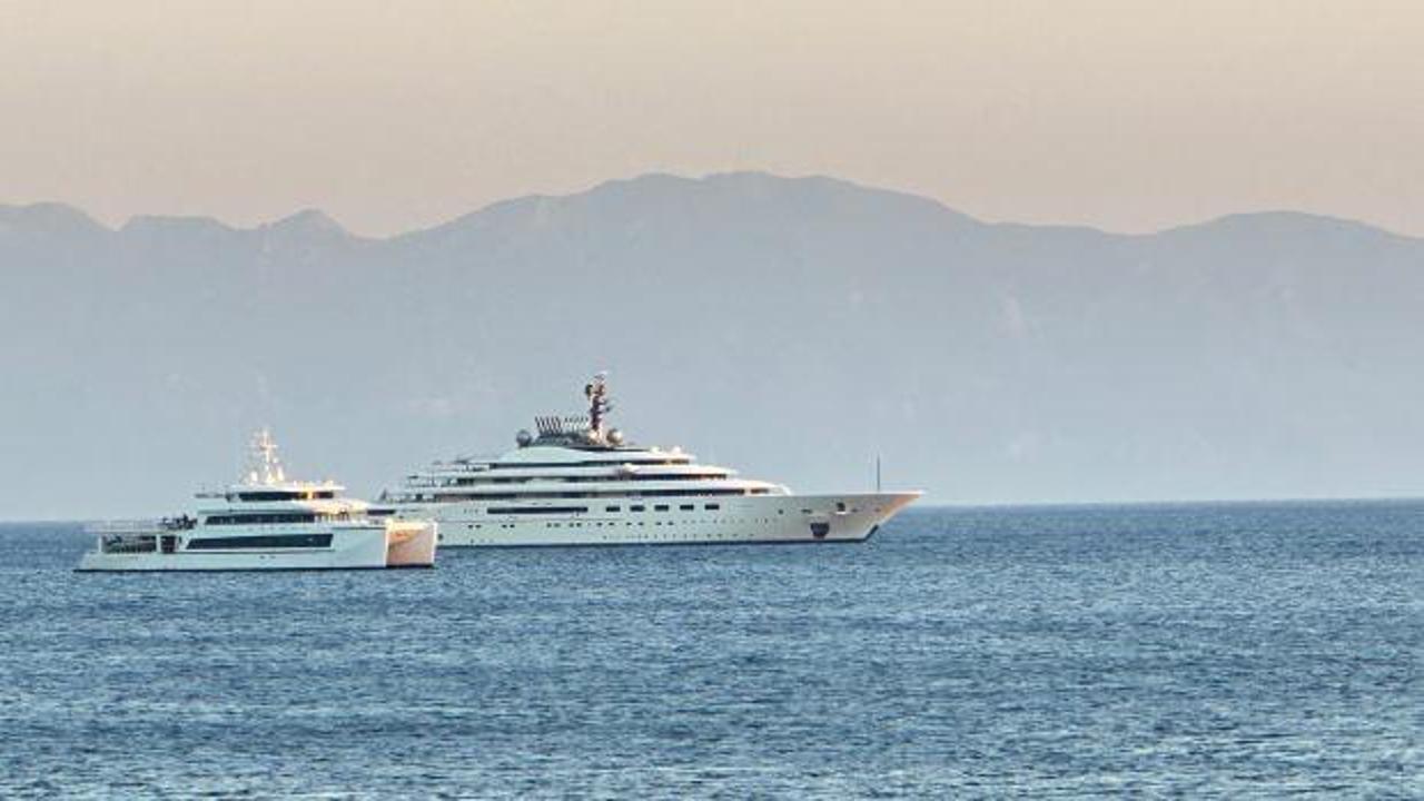 L&uuml;ks mega yatlar Muğla koylarına demirledi