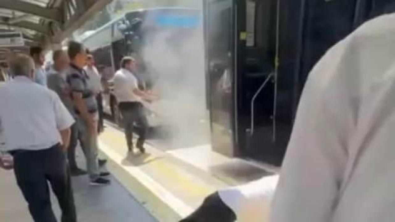 Metrobüste yangın paniği: Dumanlar yükseldi!