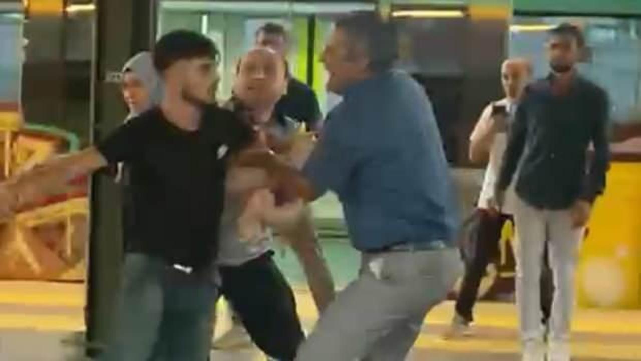  Pendik Marmaray'da 2 grup arasındaki kavga kamerada