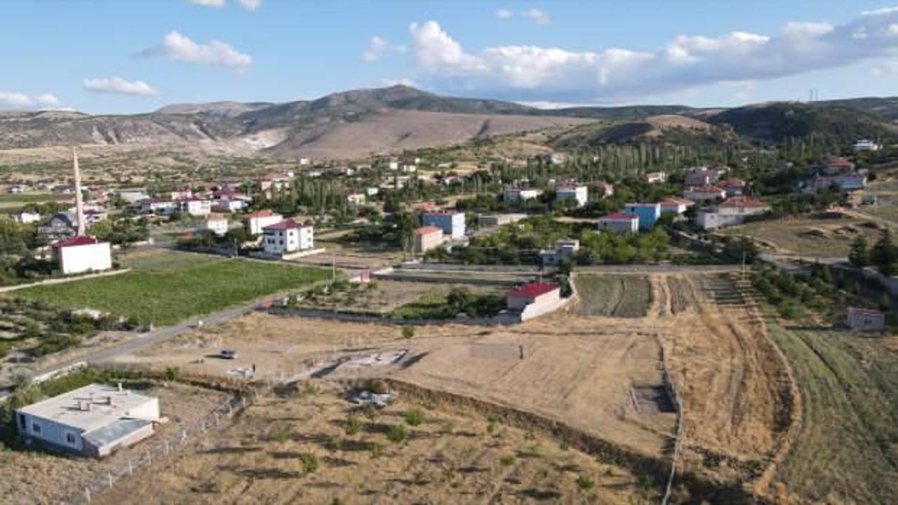 Sır&ccedil;alıtepe'de 9 bin 600 yıl &ouml;nce kullanılan obsidiyen aletler g&uuml;nl&uuml;k yaşamı anlatıyor