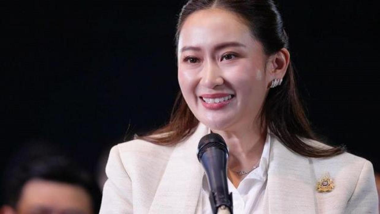 Tayland'ın en gen&ccedil; Başbakanı Shinawatra g&ouml;reve başladı