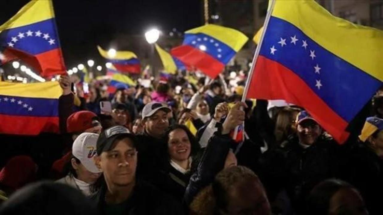Venezuela'da iktidar da muhalefet de sokağa indi