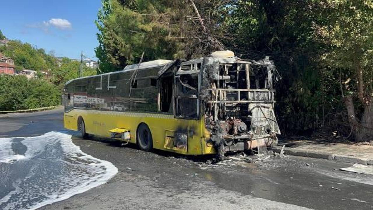 Yine İETT yine yangın! Park halindeyken alev alev yandı