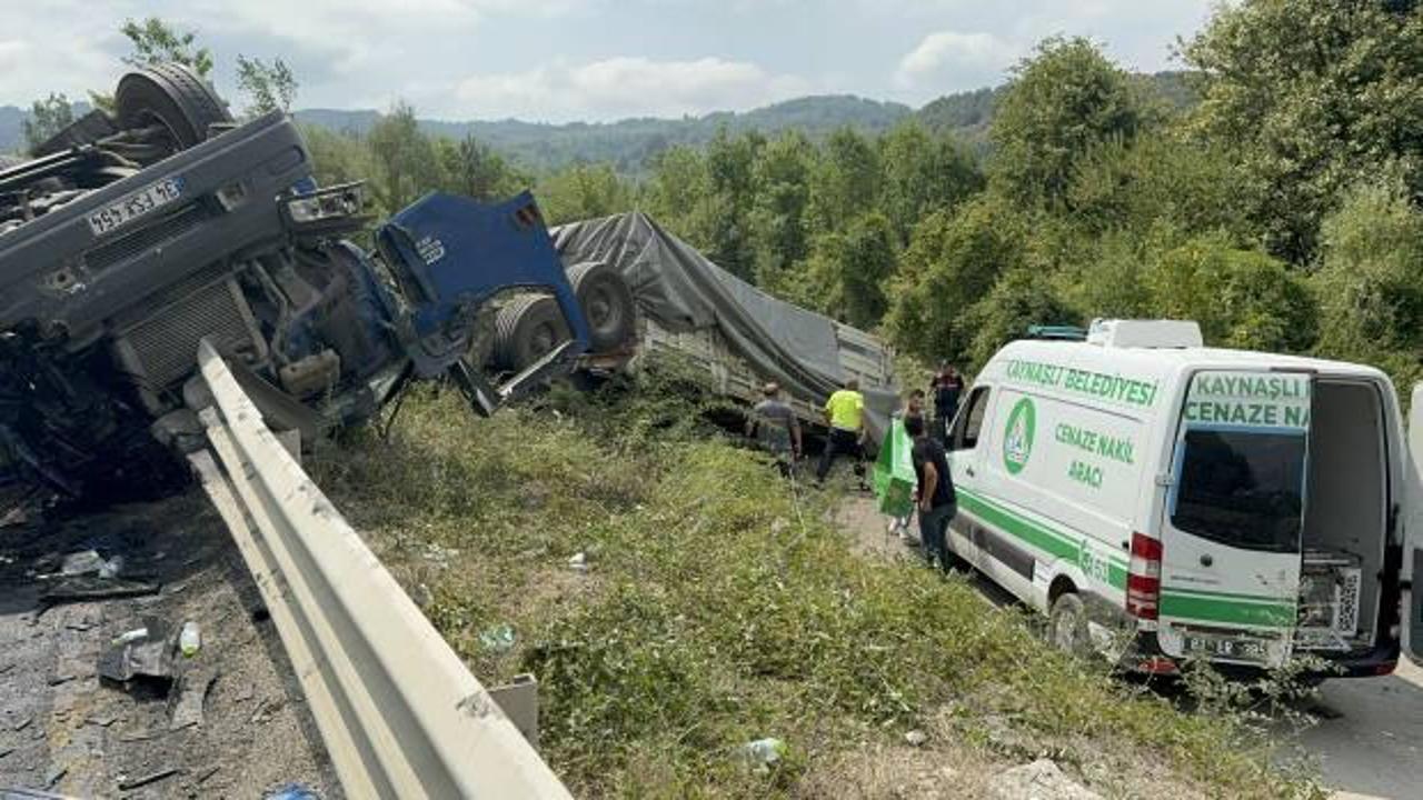 D&uuml;zce'de tırla otomobilin &ccedil;arpıştığı kazada iki kişi yaşamını yitirdi!