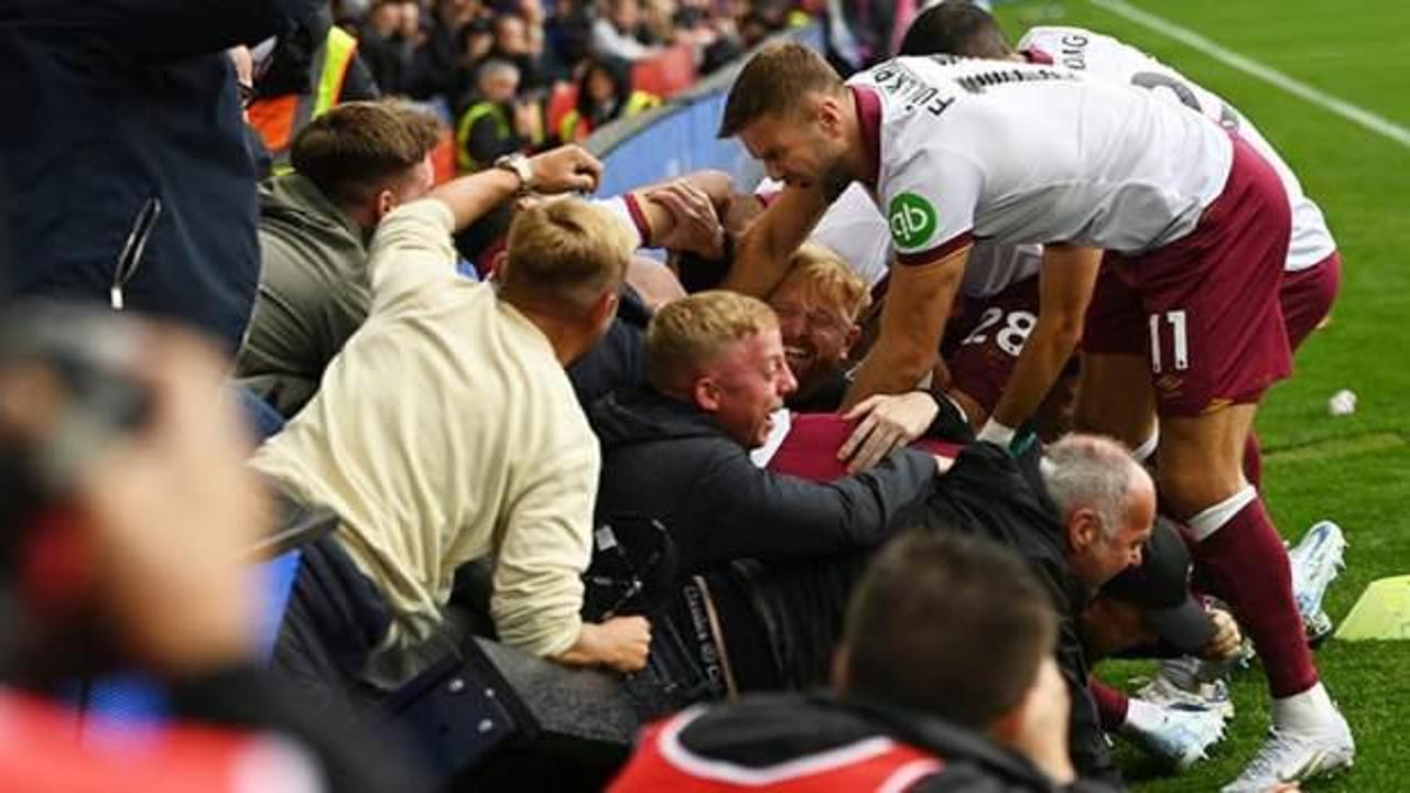 Gol sevinci sırasında top toplayıcı &ccedil;ocuk ezildi