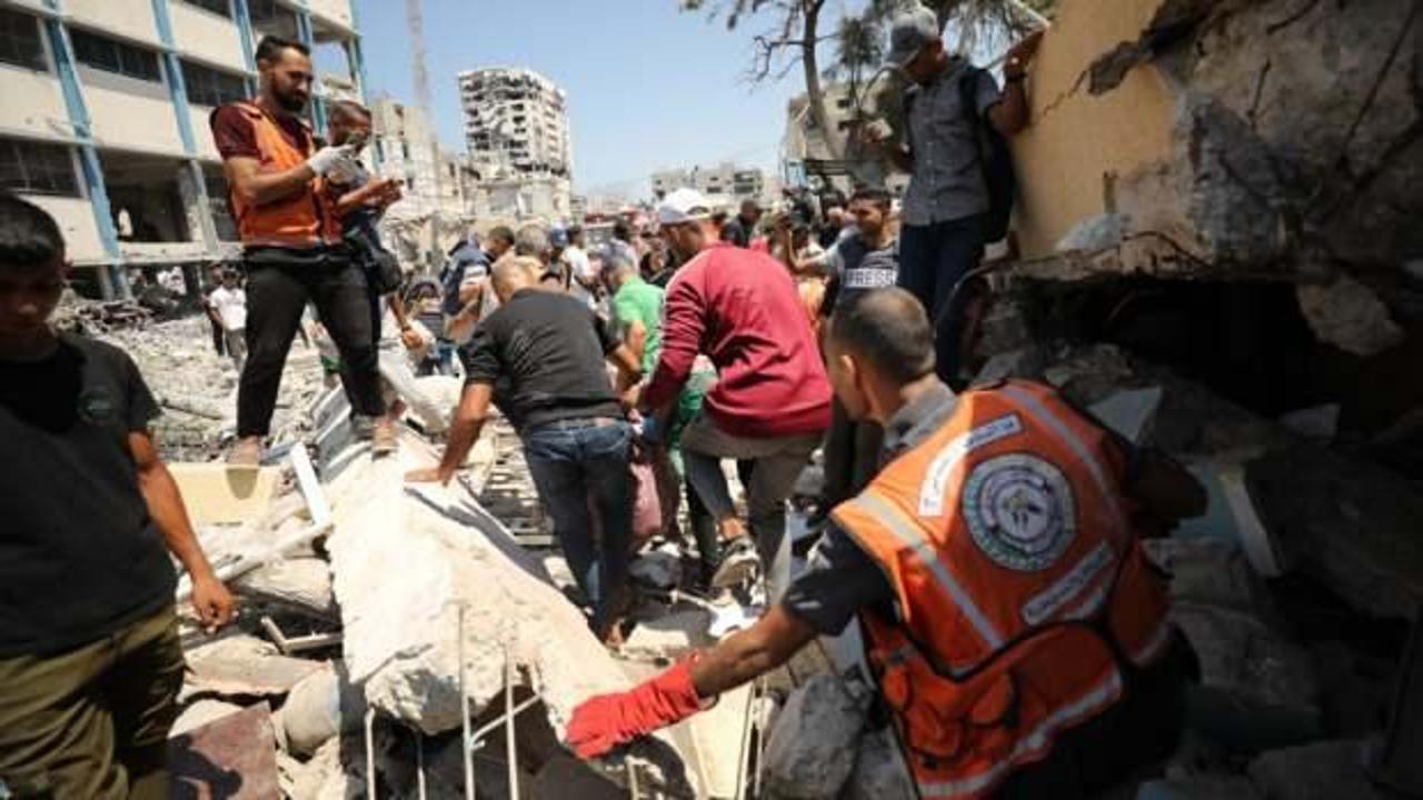 İsrail Gazze&rsquo;nin kuzeyinde sivillerin sığındığı okulu vurdu: 10 &ouml;l&uuml;